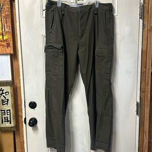 Men’s 38 x 32 cargo pants in army green